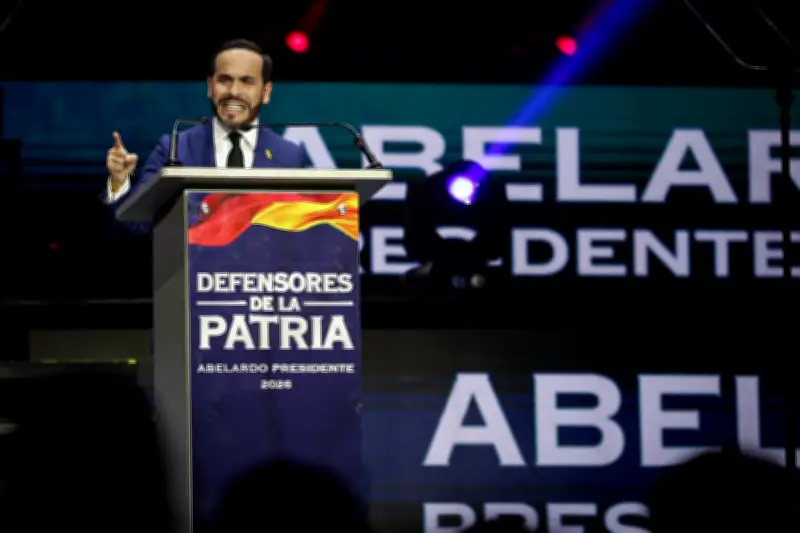 Candidato presidencial usa atril blindado tras amenazas del ELN en Colombia