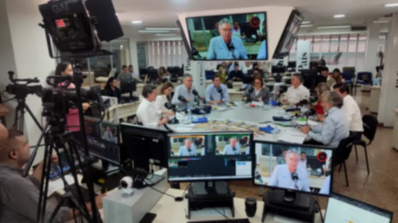 Candidatos presidenciales respaldan tren de cercanías para Cali en encuentro regional