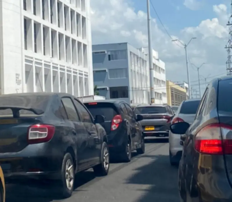 Caos vehicular en Cartagena por cierres de la Media Maratón del Mar y obras viales