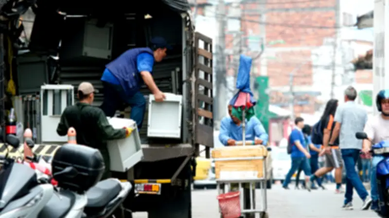 Caos vial en el Centro de Bucaramanga: calles convertidas en pistas de obstáculos