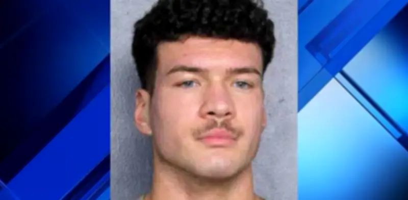 Capturan en Miami a 'Reign', pieza clave de red de estafas con devoluciones falsas en línea