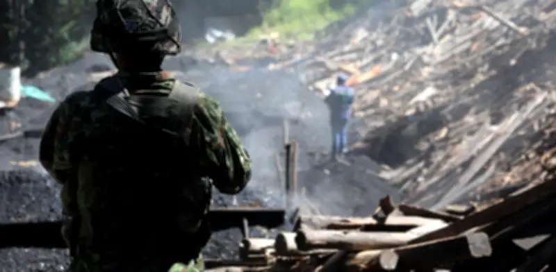 CAR descubre producción ilegal de carbón en Ráquira pese a orden de suspensión previa