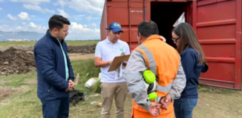 CAR suspende disposición ilegal de escombros junto al río Bogotá en Chía