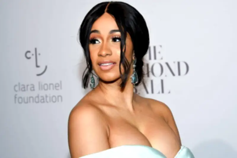 Cardi B anuncia cirugía en Colombia, potencia mundial en turismo médico estético