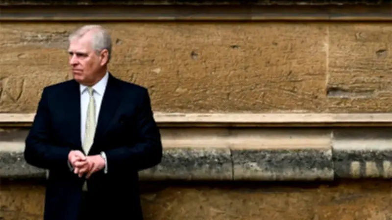 Carlos III afirma que la ley debe seguir su curso tras detención de su hermano Andrés