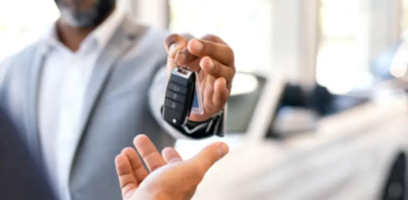 CarroYa consolida red de 20 concesionarios certificados en Bogotá, Medellín y Cali