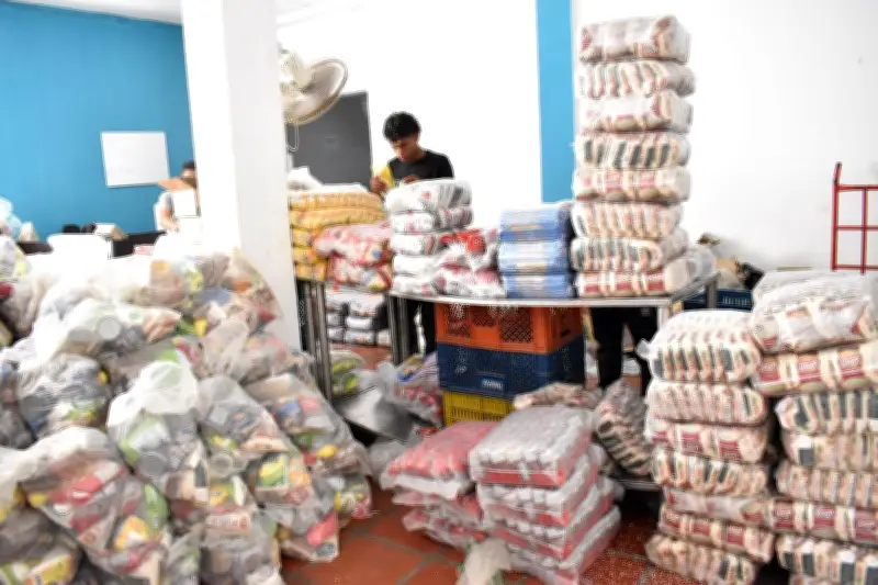 Cartagena envía 6 toneladas de agua y 17.5 de alimentos a Montería por inundaciones