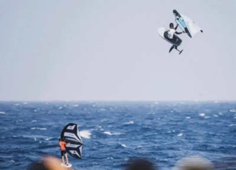 Cartagena se convierte en epicentro mundial del wingfoil con campeón Benji Castenskiold