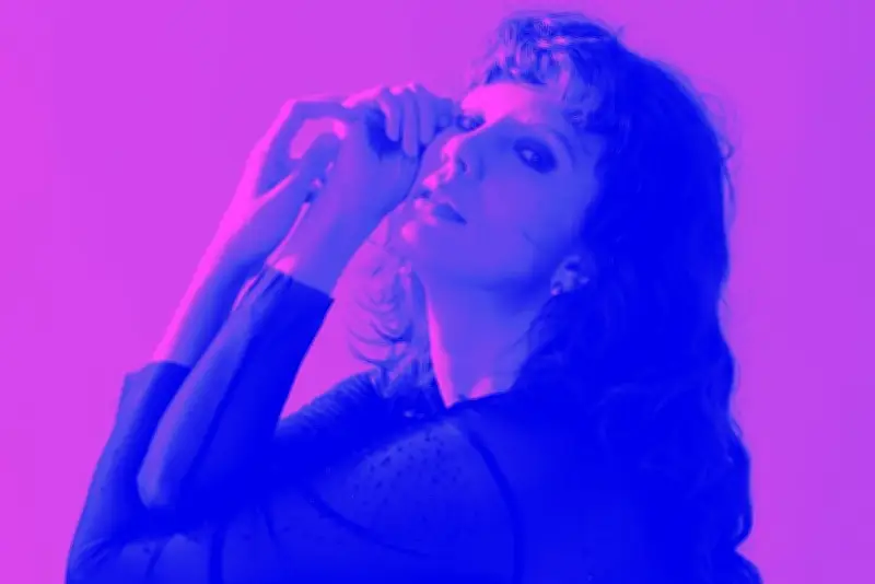 CATALIA estrena '¿Y yo qué?', un himno de liberación personal que cuestiona el amor condicionado