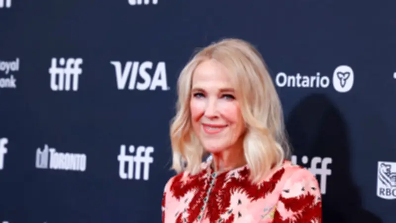 Catherine O'Hara falleció por embolia pulmonar; cáncer rectal fue factor secundario