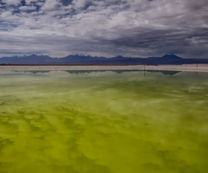 Chile impulsa producción de litio con nuevos contratos para duplicar capacidad al 2034