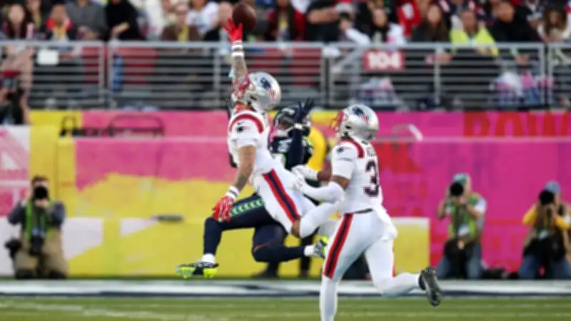 Christian González brilla en el Super Bowl con espectaculares salvadas para los Patriots