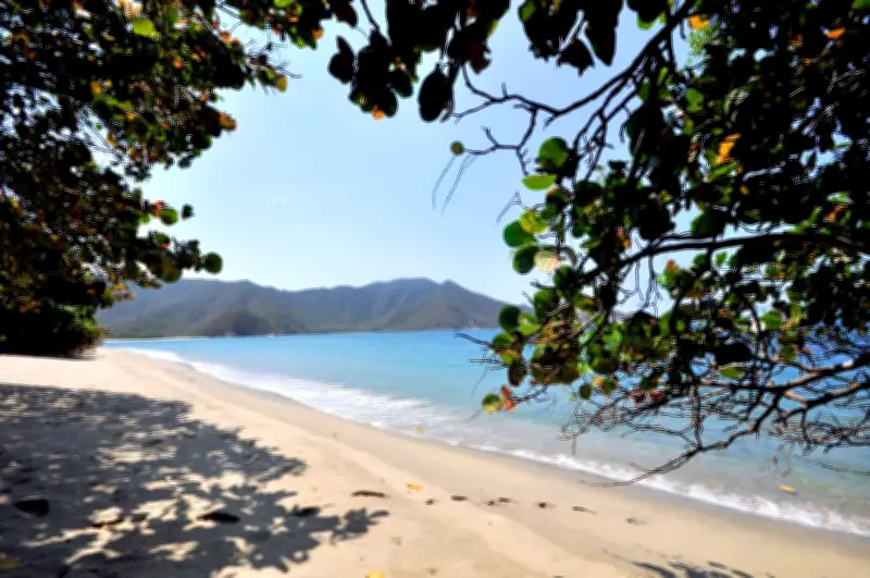 Cierran temporalmente el Parque Tayrona por amenazas y cobros ilegales en Santa Marta