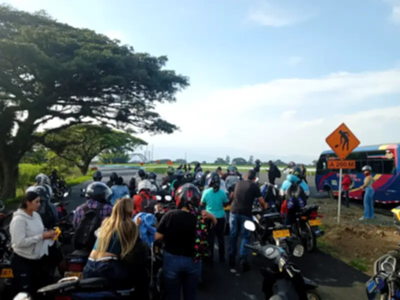 Cierran vía Cali-Popayán por motocicleta abandonada en Puente Valencia