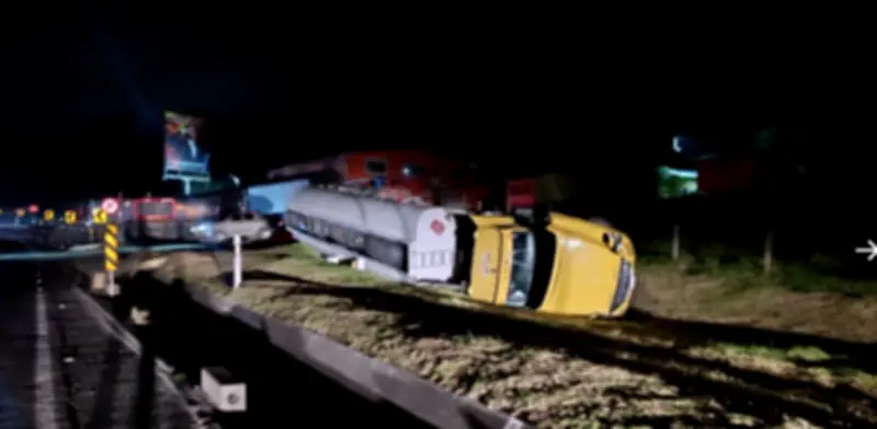 Cierre total de la vía Bogotá-Villavicencio por volcamiento de tractocamión y derrame de combustible