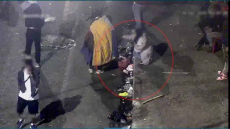 Cámaras de videovigilancia capturan a expendedora de drogas en San Bernardo, Bogotá