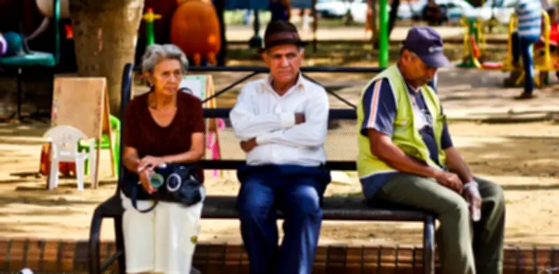 Colombia envejece aceleradamente sin políticas claras para cuidar a sus adultos mayores