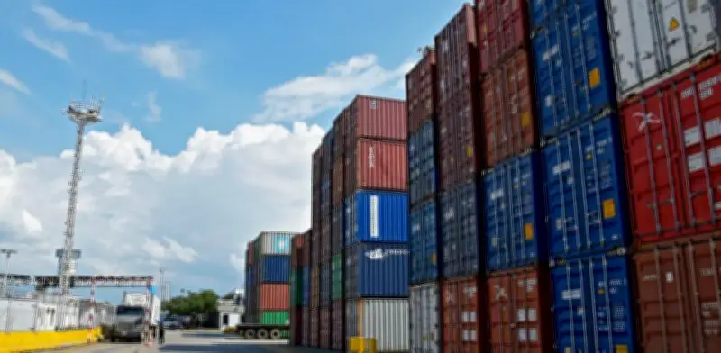 Colombia estudia elevar arancel al 50% para productos ecuatorianos en escalada comercial