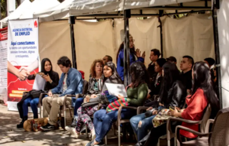 Colombia reduce desempleo e informalidad laboral, pero persisten desafíos estructurales