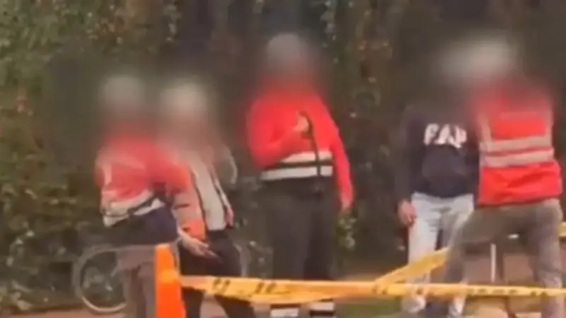 Con uniformes falsos del IDU: capturan banda que robaba fibra óptica en Suba