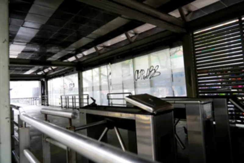 Concejal denuncia grabación de video para adultos en estación de Metrolínea en Bucaramanga