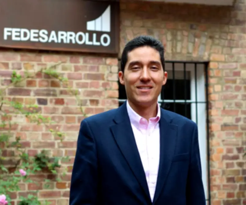 Confianza comercial sube en enero mientras industrial sigue en negativo según Fedesarrollo