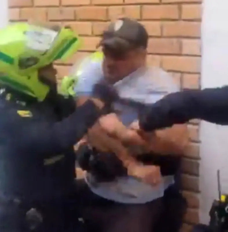 Conflicto en Suba: Policía usa taser y ciudadano termina con fractura tras forcejeo