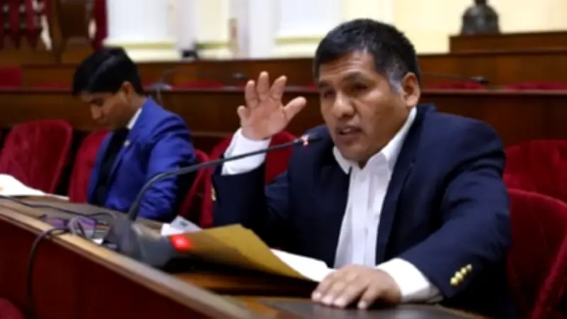 Congresista peruano advierte crisis política: 'Ponen a cualquier impresentable como títere'