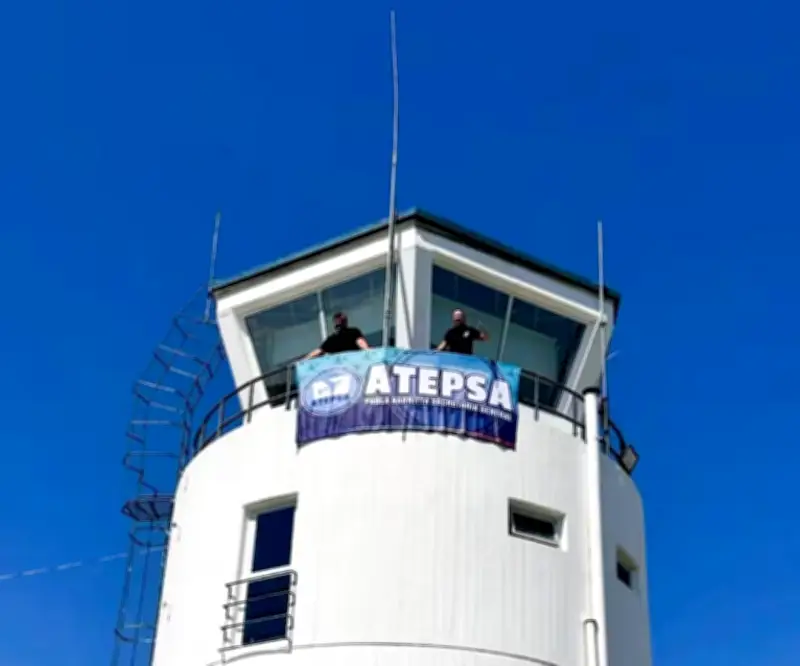 Controladores aéreos de Argentina ratifican paros: crece incertidumbre en el sistema aerocomercial