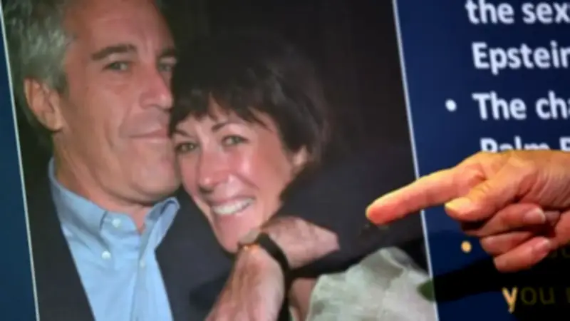 Coronel de la Fuerza Aérea Colombiana habla sobre vuelo con Ghislaine Maxwell