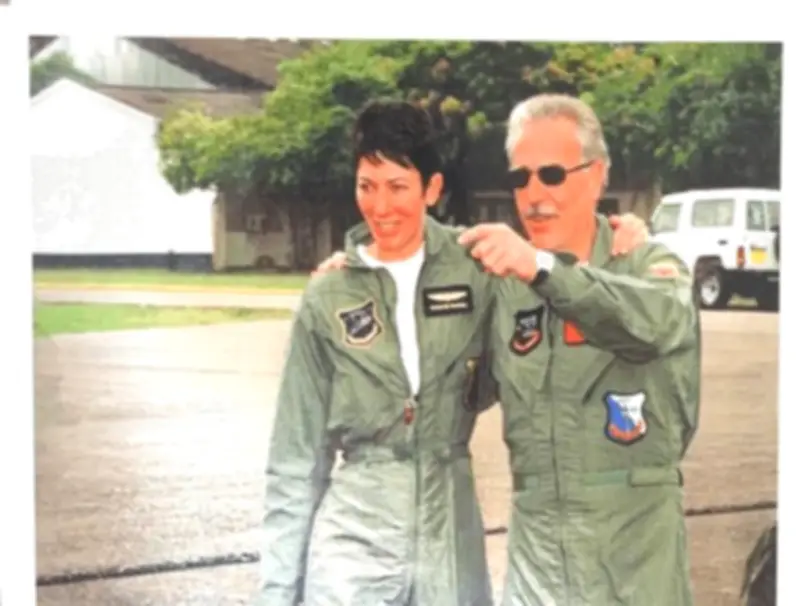 Correo de Ghislaine Maxwell revela detalles de vuelo en helicóptero militar colombiano