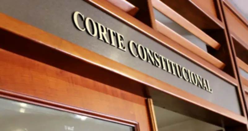 Corte Constitucional cambia trámite para hijos de crianza: ahora requiere proceso judicial
