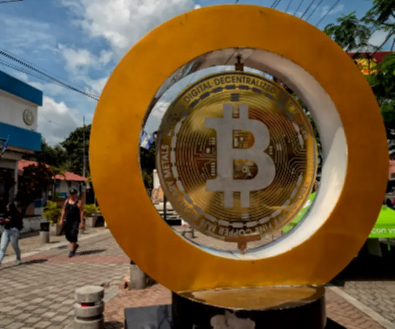 Criptomonedas como refugio ante tensión bélica: Bitcoin cae mientras commodities suben