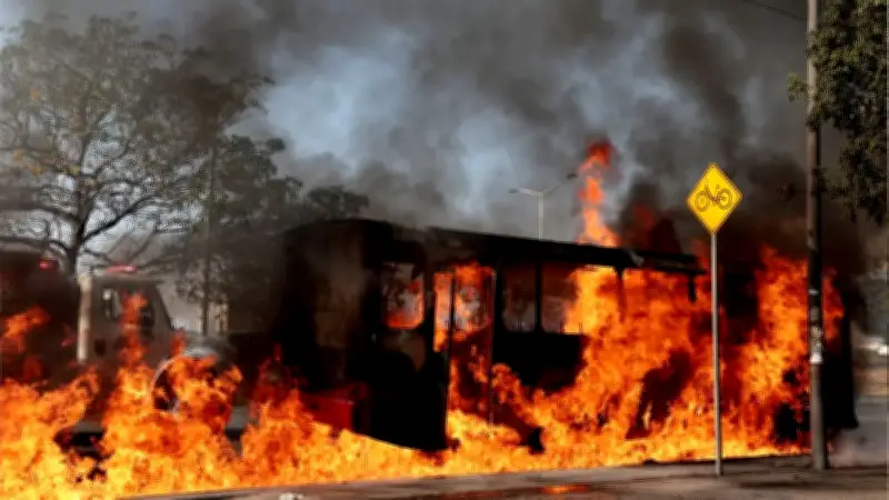 Cártel de Jalisco bloquea vías tras abatimiento de líderes en México