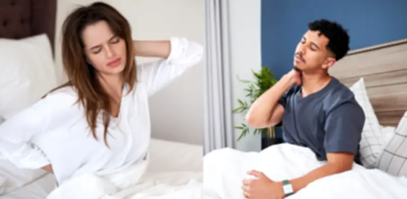 Crujidos y dolor lumbar matutinos: expertos revelan cómo mejorar la flexibilidad al despertar