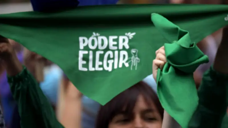 Cuatro años tras despenalización del aborto en Colombia: persisten barreras en acceso a IVE