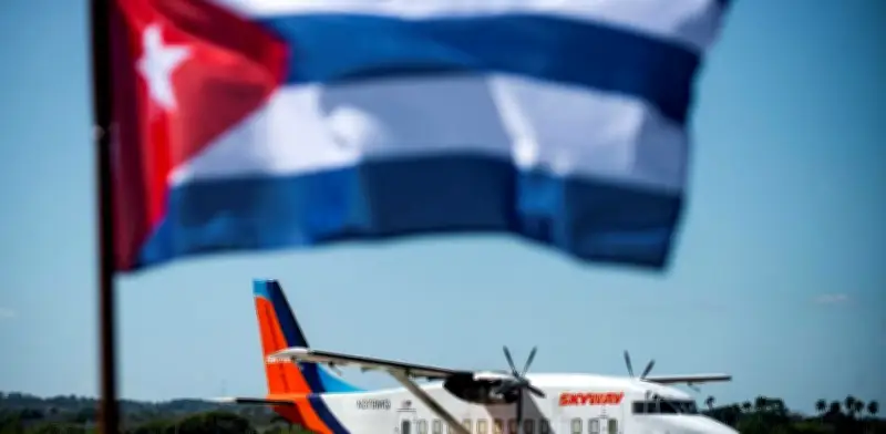 Cuba suspende suministro de combustible a aerolíneas por un mes en medio de crisis energética