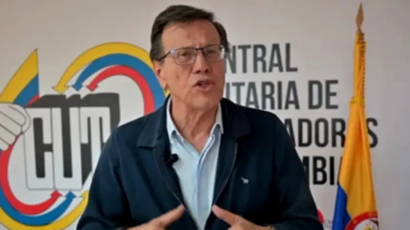 CUT exige a Petro nuevo decreto para mantener salario mínimo en 2 millones tras suspensión