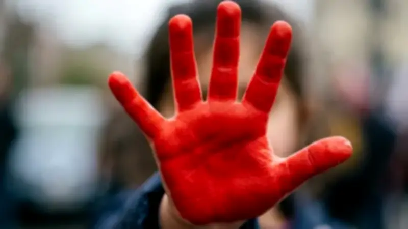 Día de las Manos Rojas: Colombia conmemora la lucha contra el reclutamiento infantil