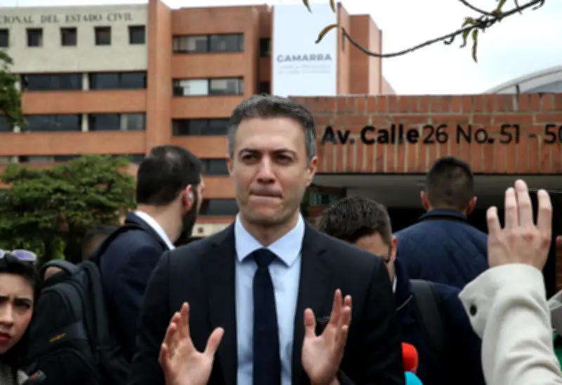 Daniel Quintero propone salario mínimo vital de $2.500.000 y genera polémica con exministro