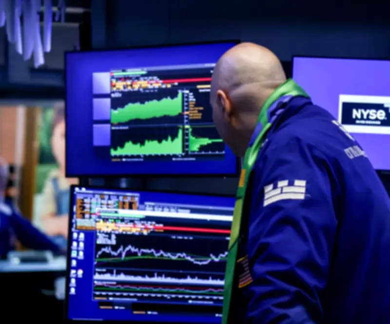 Datos de empleo en EE.UU. impulsan acciones y presionan bonos del Tesoro