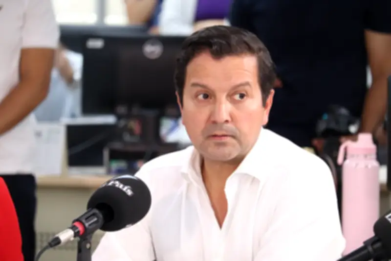 David Luna presenta plan para hospitales del Valle ante crisis de salud en debate presidencial