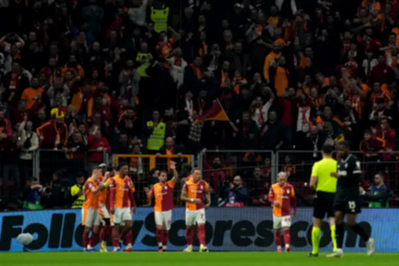 Davinson Sánchez marca gol decisivo para Galatasaray en la Champions League