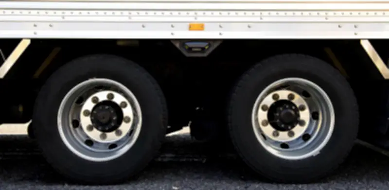 Decisión sobre llantas chinas en Colombia podría encarecer el transporte y afectar empleos