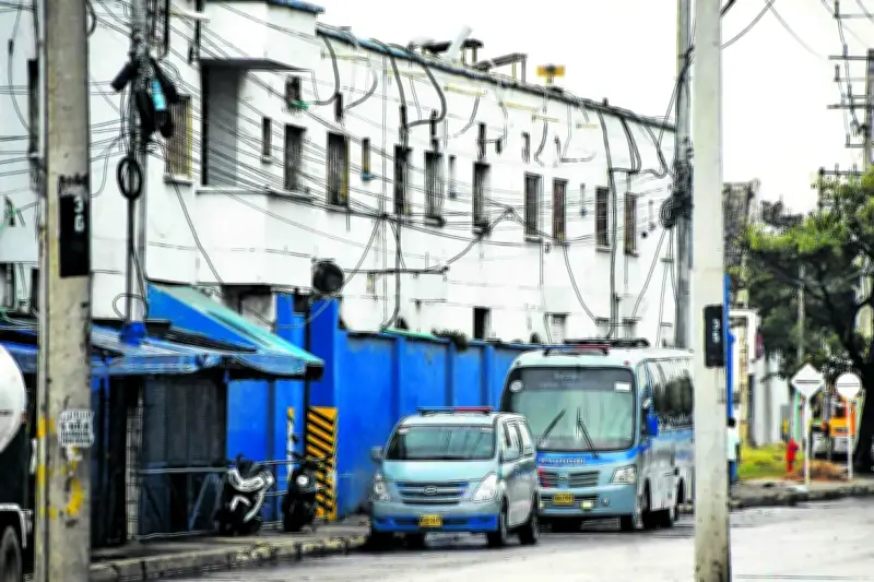 Defensoría alerta sobre riesgos en salud de reclusos por cambio a operador único de Nueva EPS