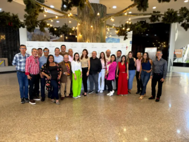 Delacuesta Centro Comercial rinde homenaje a periodistas en su día