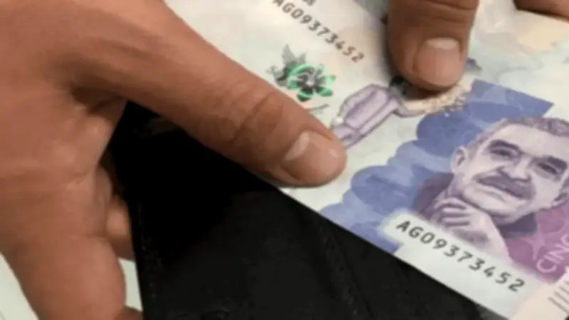 Denuncian que gestor educativo en Medellín cobró a hombre para contratarlo