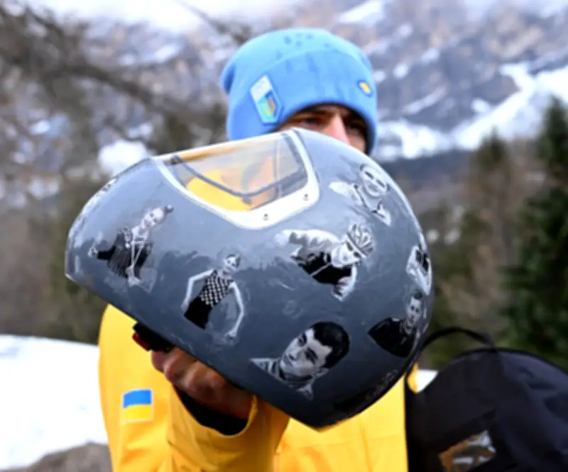 Deportista ucraniano descalificado de Olímpicos por casco conmemorativo de víctimas de guerra