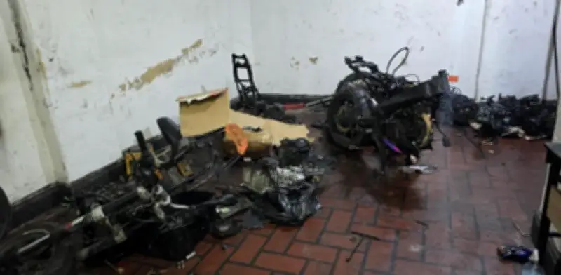 Desmantelan deshuesadero de motos en Los Mártires, Bogotá: ocho capturados en operativo policial