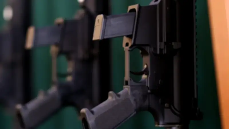 DIAN incauta 52 partes de fusil camufladas como equipo de gimnasio en El Dorado